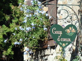 2008 10-Small Shop in Yvoire France